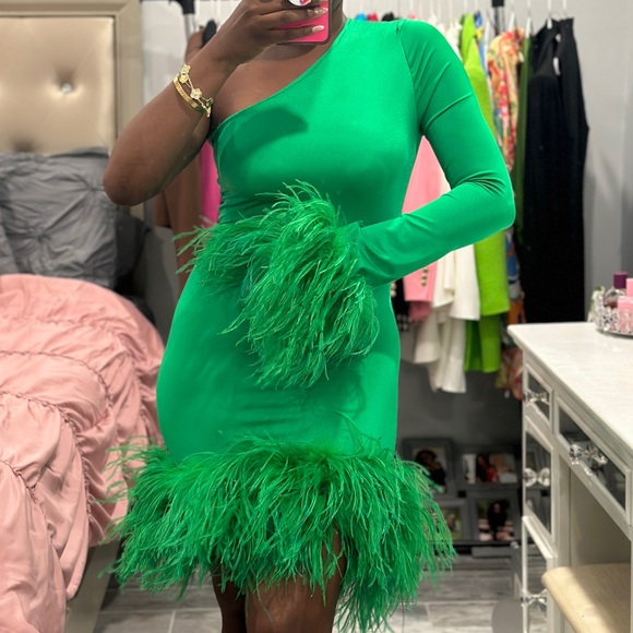 Green One Sleeve Custom Ostrich Feathers Bodycon Mini Dress - Picture 7 of 15